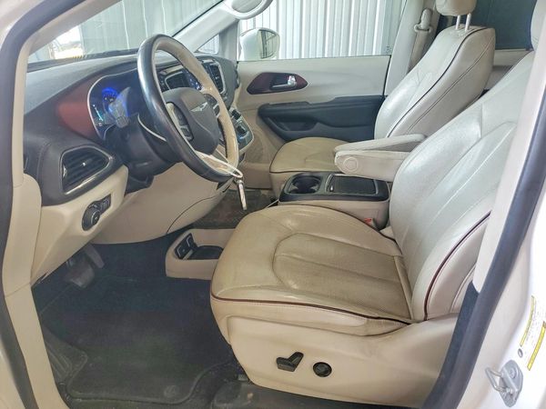 2020 CHRYSLER PACIFICA Limited — DENT
