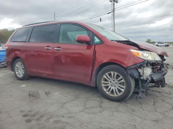 2012 TOYOTA SIENNA — Passenger 3/4