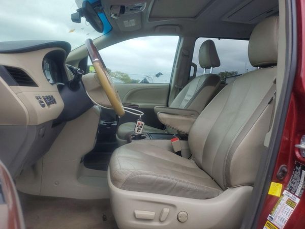 2012 TOYOTA SIENNA — DENT