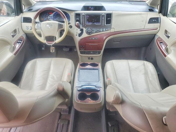 2012 TOYOTA SIENNA — CKPT
