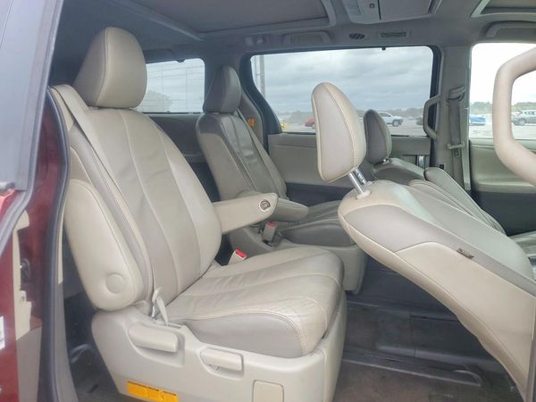 2012 TOYOTA SIENNA — PSRS