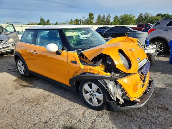 2015 MINI COOPER — Passenger 3/4