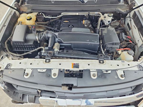 2019 CHEVROLET COLORADO Work Truck — Engine bay