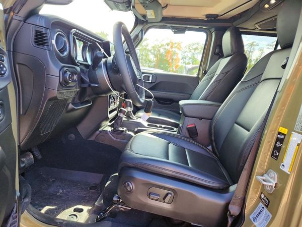 2025 JEEP GLADIATOR Sport — DENT