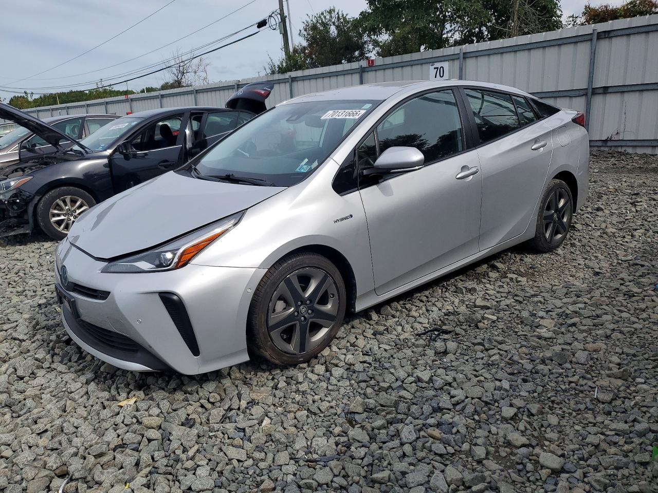 2019 TOYOTA PRIUS L/LE/XLE/LTD. — Front 3/4