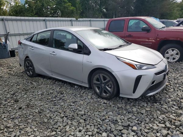 2019 TOYOTA PRIUS L/LE/XLE/LTD. — Passenger 3/4