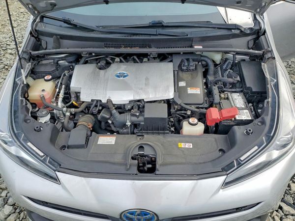 2019 TOYOTA PRIUS L/LE/XLE/LTD. — Engine bay