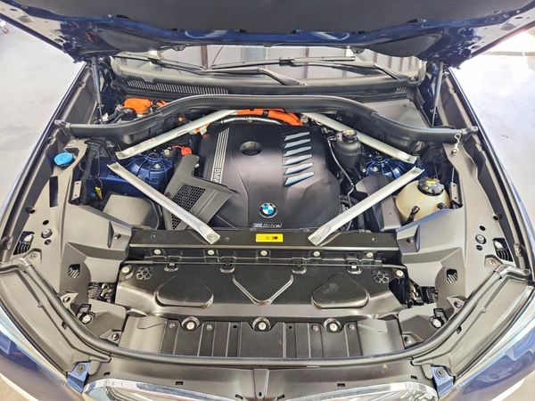 2021 BMW X5 xDrive45e — Engine bay