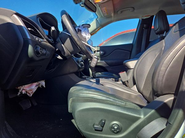 2019 JEEP CHEROKEE Limited — DENT