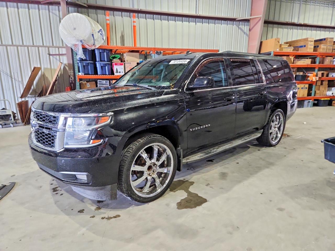 2015 CHEVROLET SUBURBAN LT — Front 3/4