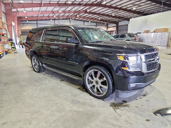 2015 CHEVROLET SUBURBAN LT — Passenger 3/4