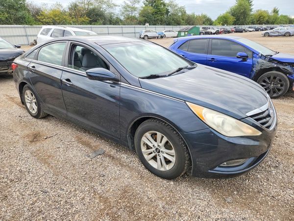 2013 HYUNDAI SONATA GLS/ GLS Popular — Passenger 3/4