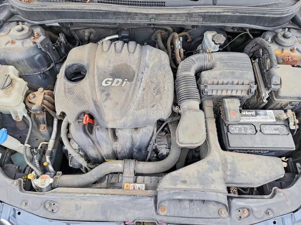 2013 HYUNDAI SONATA GLS/ GLS Popular — Engine bay
