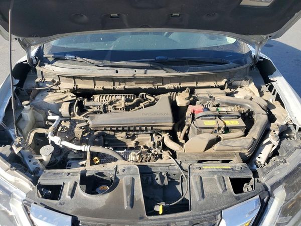 2020 NISSAN ROGUE — Engine bay