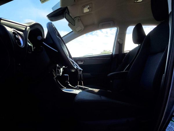 2017 TOYOTA COROLLA — DENT