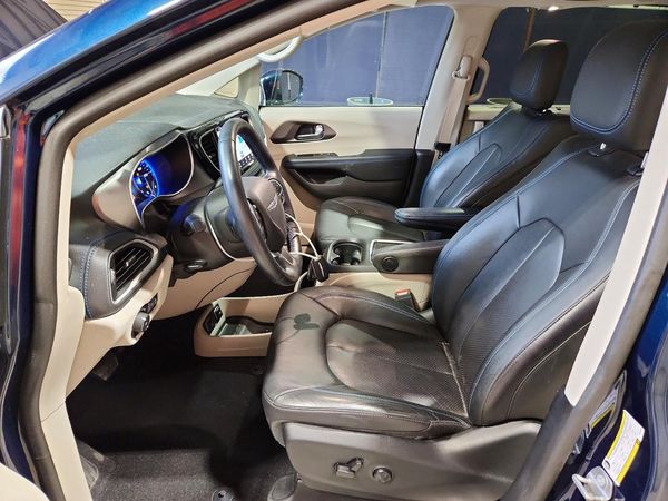 2021 CHRYSLER PACIFICA Touring L — DENT