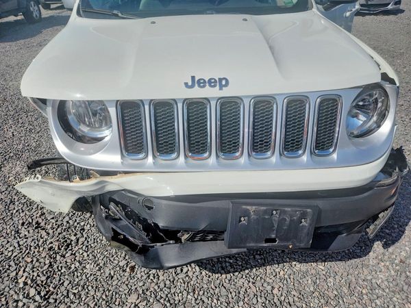 2016 JEEP RENEGADE Limited — Engine bay