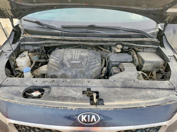 2017 KIA SEDONA — Engine bay