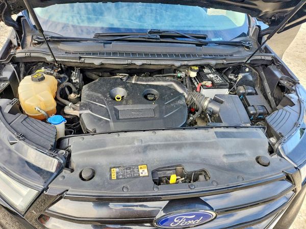 2018 FORD EDGE SE — Engine bay