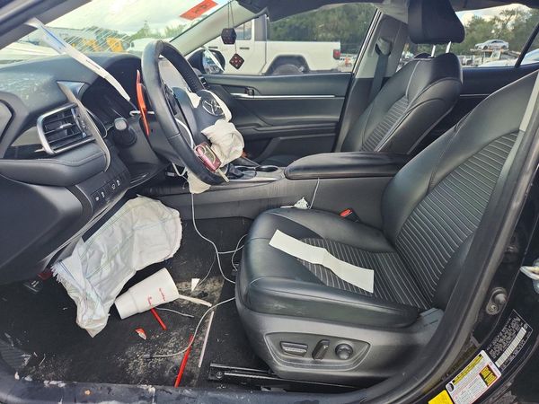2021 TOYOTA CAMRY SE — DENT