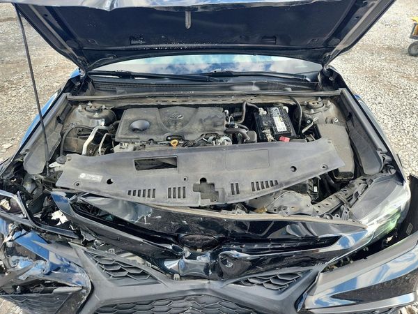 2021 TOYOTA CAMRY SE — Engine bay
