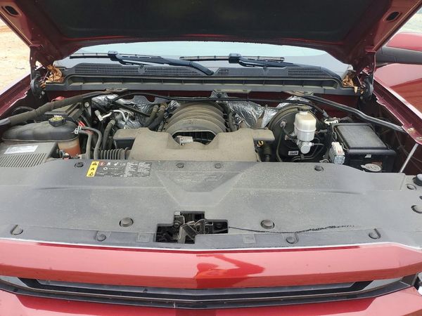 2017 CHEVROLET SILVERADO — Engine bay