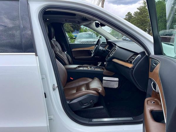 2019 VOLVO XC90