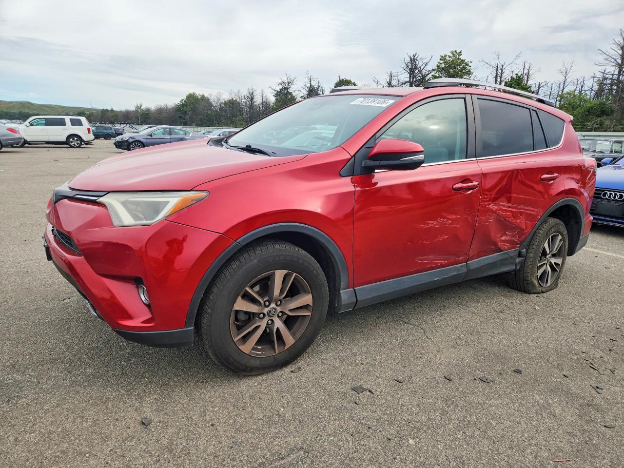 2017 TOYOTA RAV4 XLE — Front 3/4