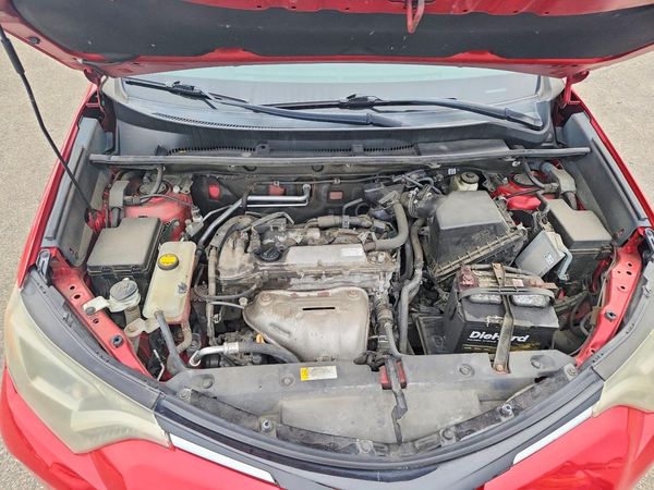 2017 TOYOTA RAV4 XLE — Engine bay