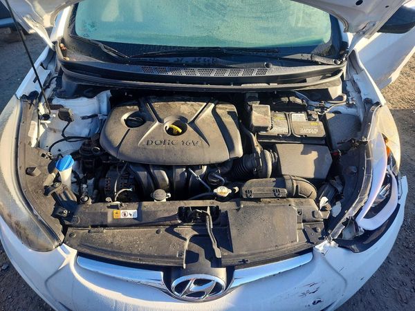 2016 HYUNDAI ELANTRA — Engine bay