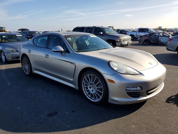 2012 PORSCHE PANAMERA Base (2WD), 4 (4WD) — Passenger 3/4