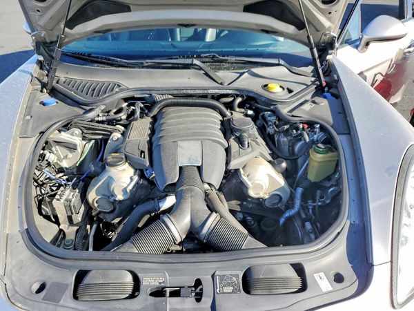 2012 PORSCHE PANAMERA Base (2WD), 4 (4WD) — Engine bay