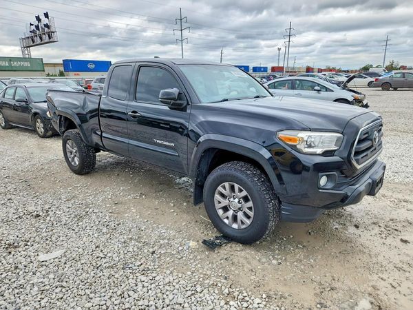 2017 TOYOTA TACOMA — Passenger 3/4