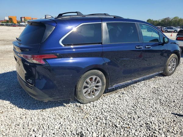 2022 TOYOTA SIENNA XLE — PSRA