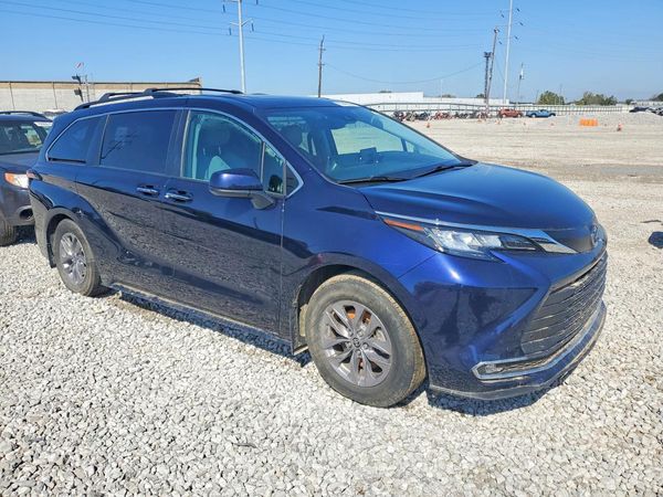 2022 TOYOTA SIENNA XLE — Passenger 3/4