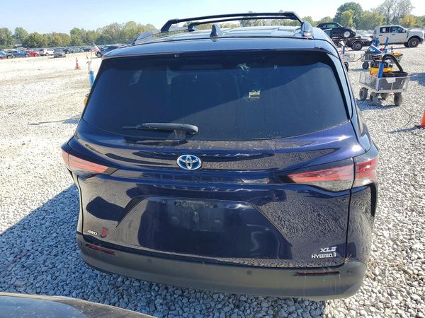 2022 TOYOTA SIENNA XLE — DIRR