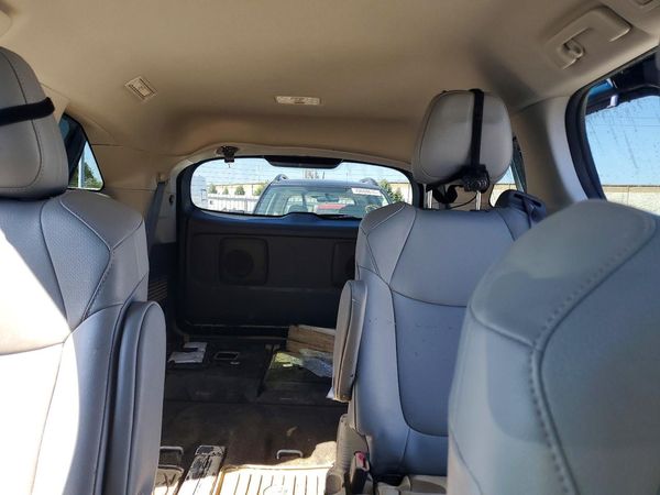 2022 TOYOTA SIENNA XLE — SUVN