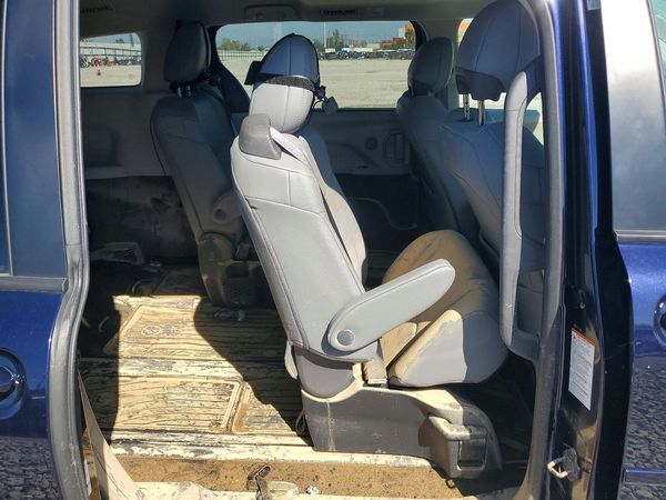 2022 TOYOTA SIENNA XLE — PSRS