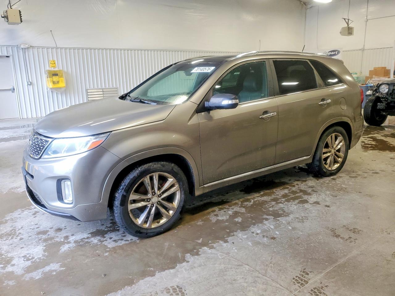 2015 KIA SORENTO TOP — Front 3/4