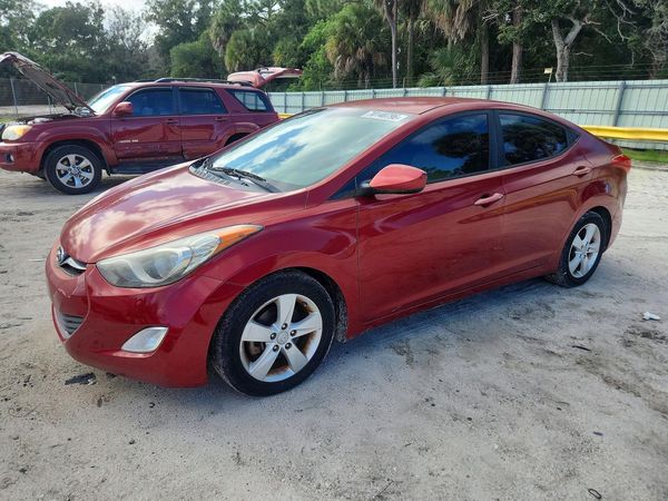 2013 HYUNDAI ELANTRA — DSFA — Front 3/4