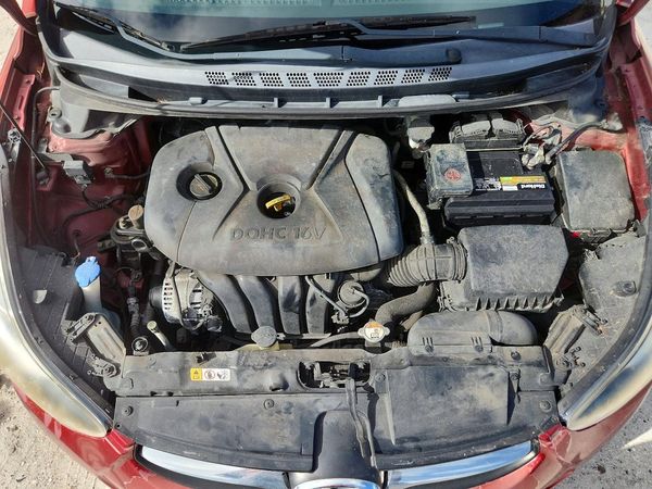 2013 HYUNDAI ELANTRA — Engine bay