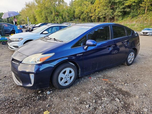 2013 TOYOTA PRIUS — DSFA — Front 3/4
