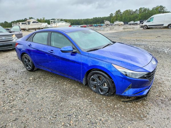 2022 HYUNDAI ELANTRA SEL w/ Convenience Pkg — Passenger 3/4