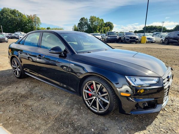 2018 AUDI A4 — Passenger 3/4