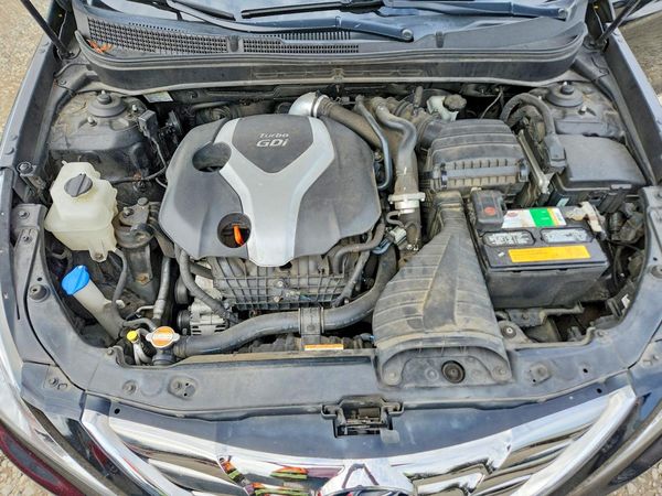 2012 HYUNDAI SONATA Middle level — Engine bay