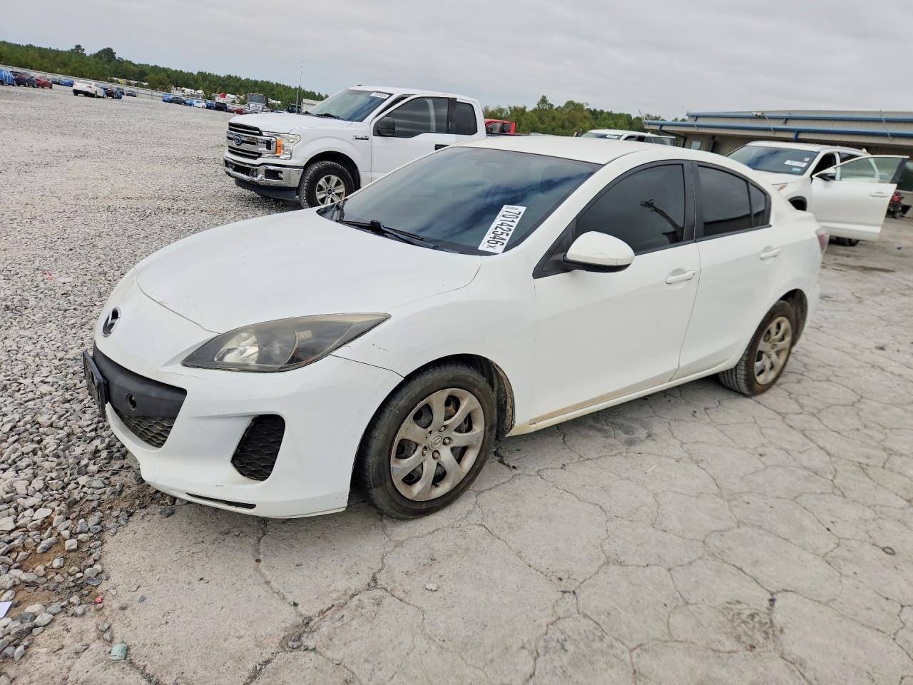 2013 MAZDA 3 SV/Base — Front 3/4