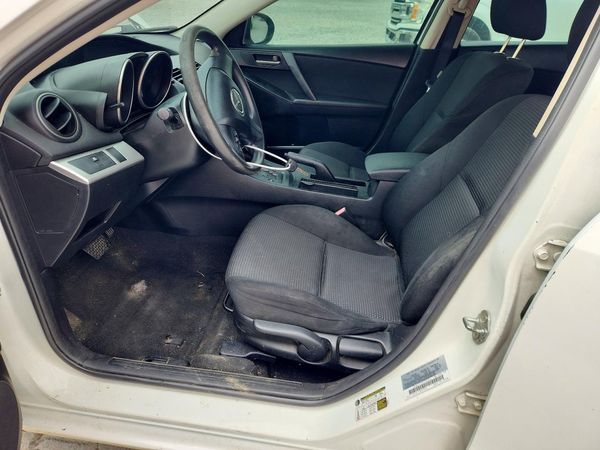 2013 MAZDA 3 SV/Base — DENT