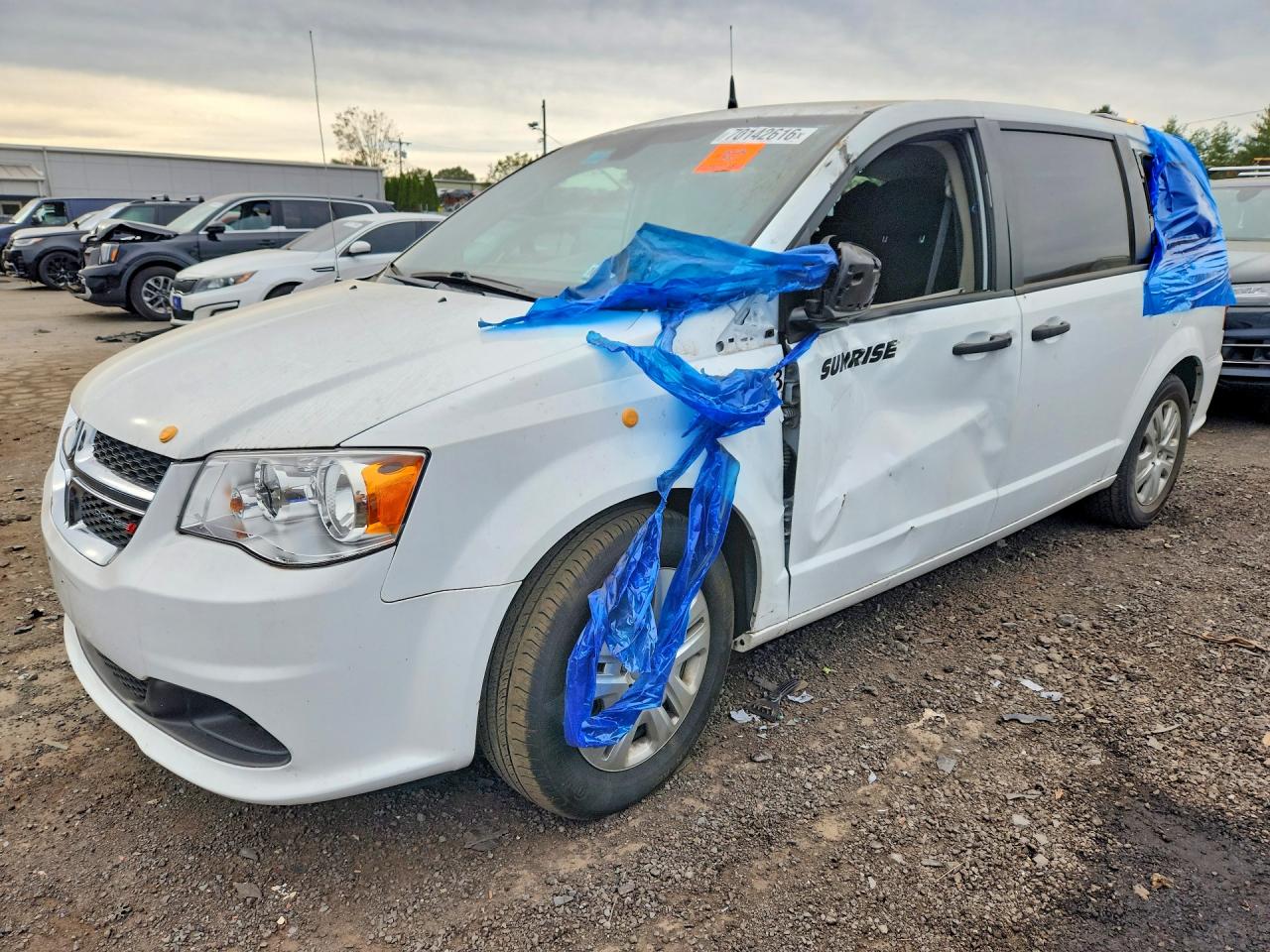 2020 DODGE CARAVAN SE — Front 3/4