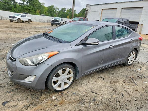2012 HYUNDAI ELANTRA GLS(Middle grade) — Front 3/4