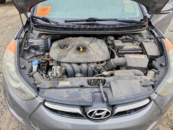 2012 HYUNDAI ELANTRA GLS(Middle grade) — Engine bay